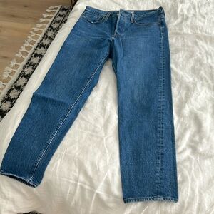 Levi’s mid wash Wedgie jeans